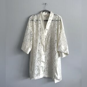 Vintage Victoria's Secret Gold Label Lace Robe One Size Fits
Most Cream